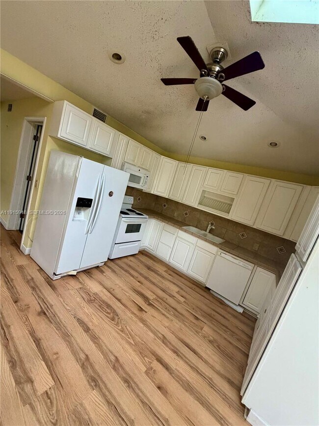 Foto del edificio - 3900 W 17th St