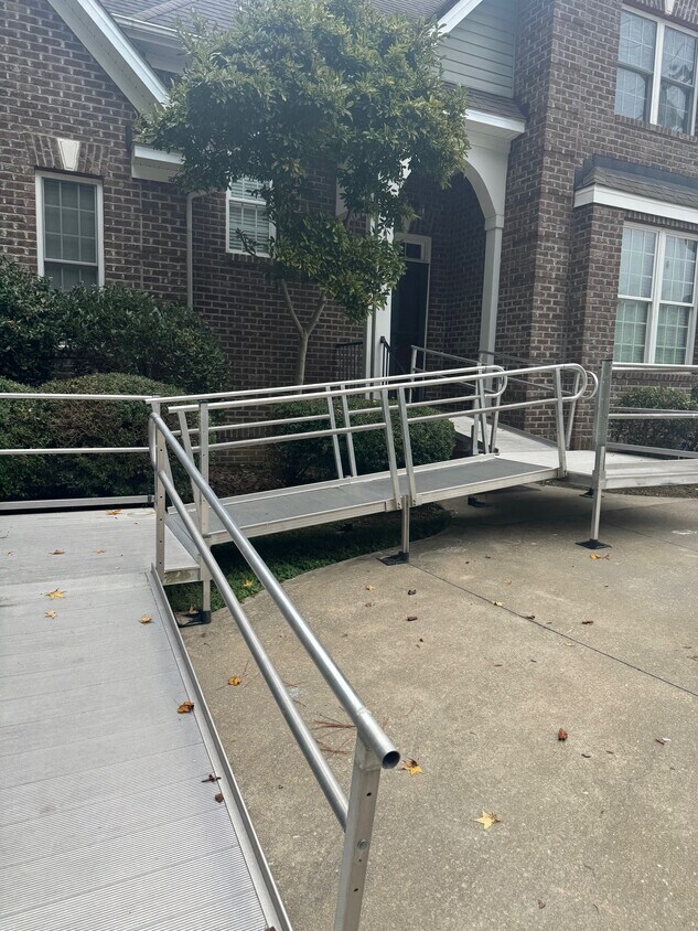 Foto principal - 1029 Womble Rd