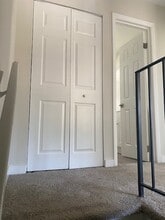 Building Photo - Oaks at Florence