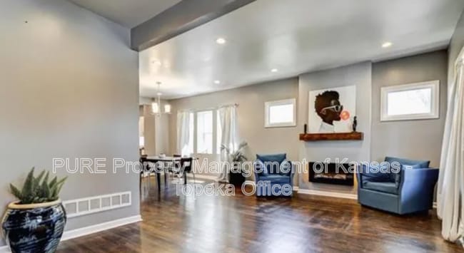 Building Photo - 2937 The Paseo