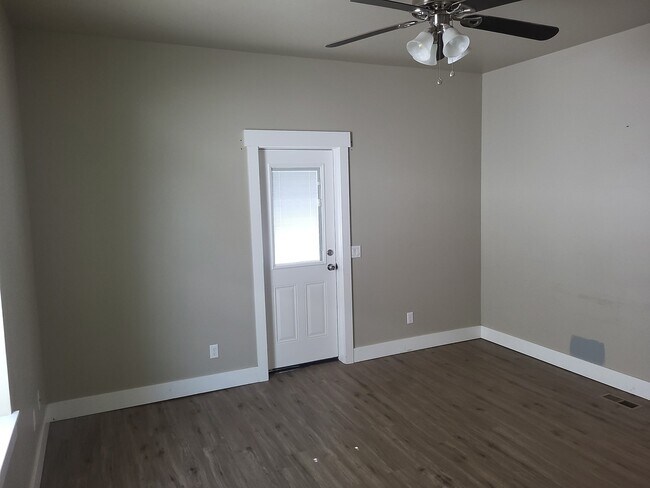 Foto del edificio - 390 N 300 E