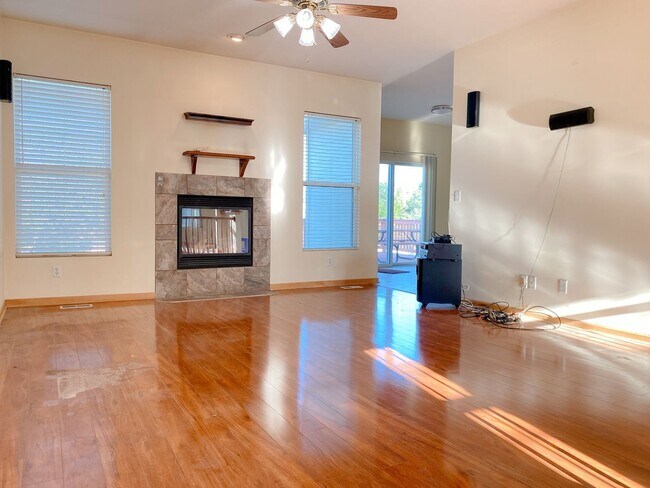 Building Photo - Stunning 5 bedrooms and 3 bathrooms in Wal...