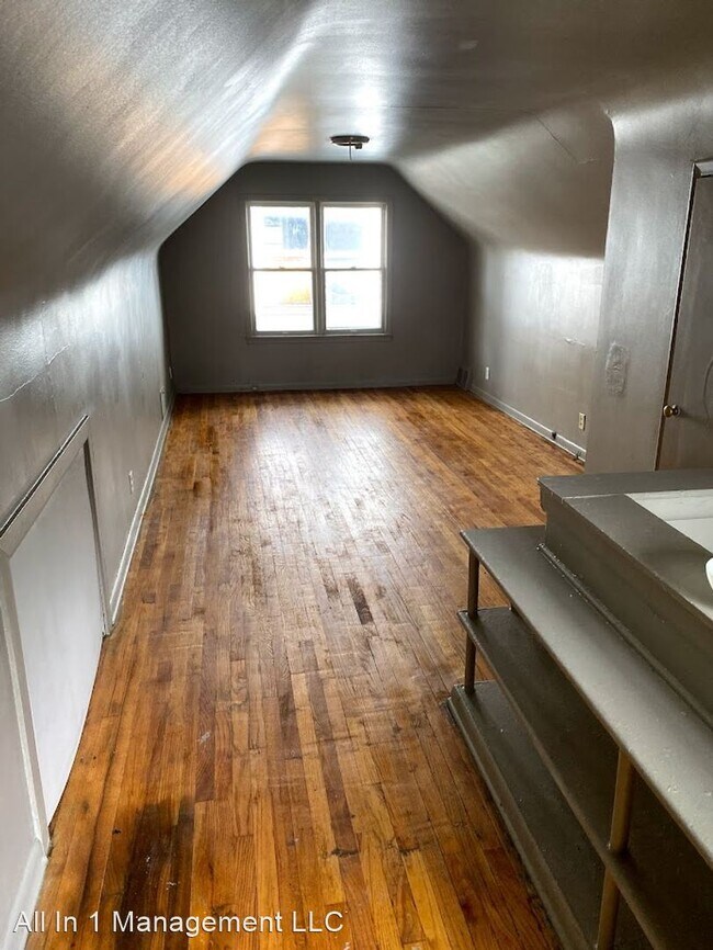 Building Photo - 3 br, 1 bath House - 20500 Lindsay