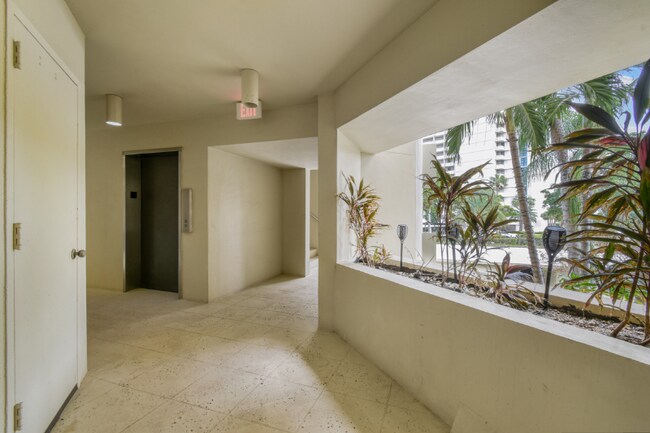 Foto del edificio - 1117 Marine Way E