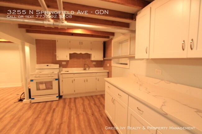 Building Photo - 3255 N Springfield Ave