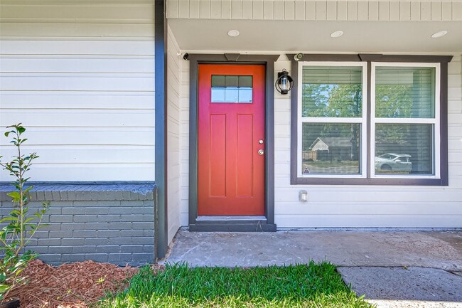 Foto del edificio - 10531 Royal Oaks Dr