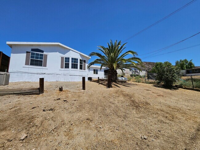Foto del edificio - 24405 Manzanita Rd