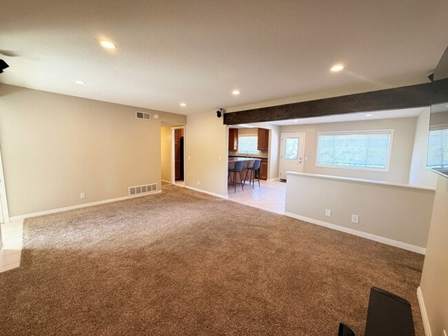 Foto del edificio - 3 Bed/ 2 Bath Brea Home w/Garage and Native Landscaped Yard