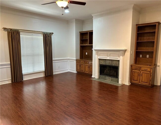 Building Photo - 1836 Augusta Dr W