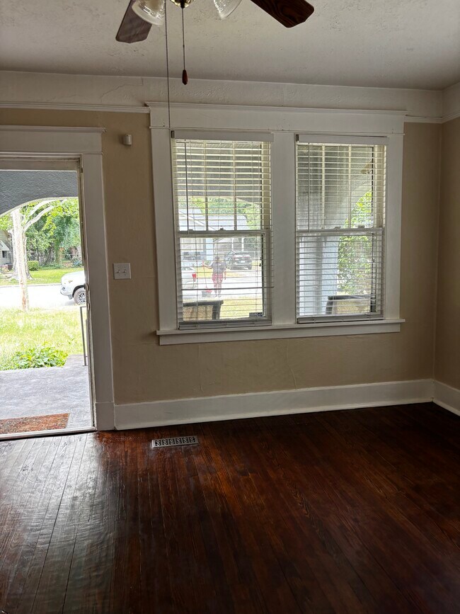 Building Photo - 1308 Holden St