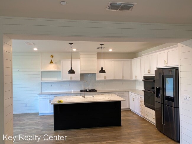 Building Photo - 4 br, 2 bath House - 6 Seasmoke Place