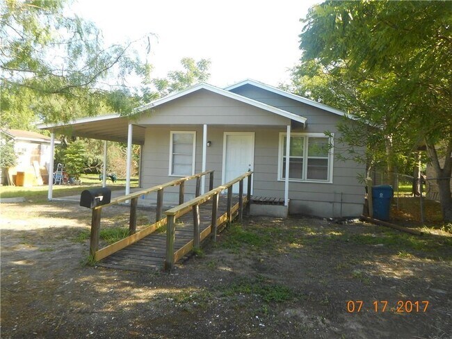 Building Photo - 513 Alamo St