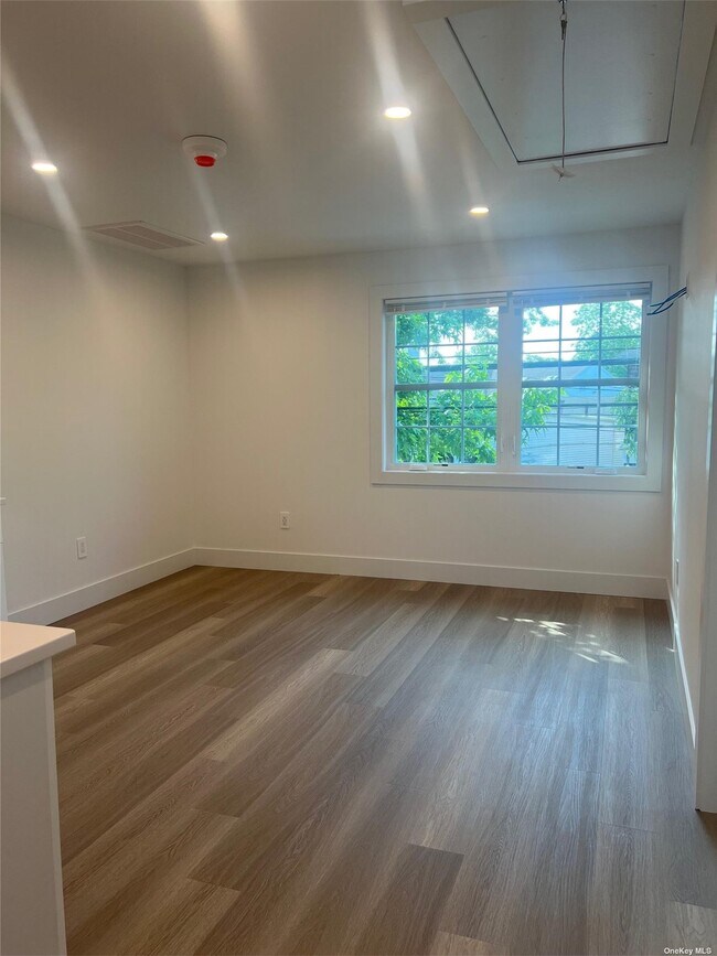 Foto del edificio - 152 S Country Rd