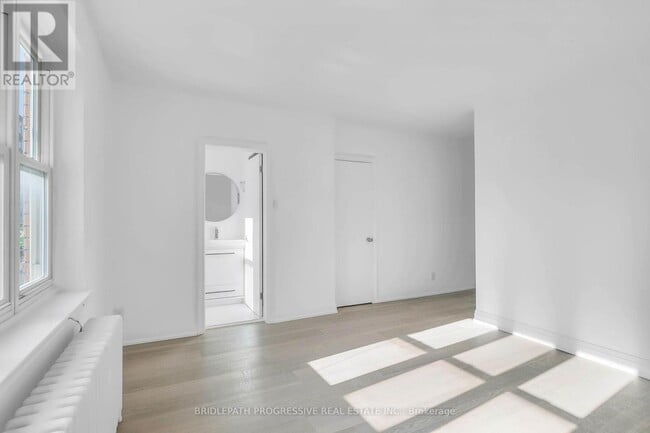 Building Photo - 894 Eglinton Ave W