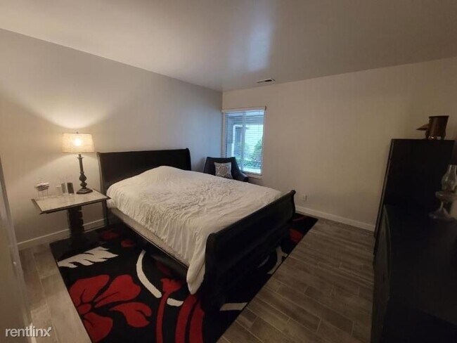 Foto del edificio - 5764 Waterbury Way