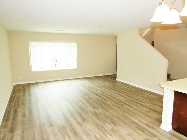 Foto del edificio - 242 S. Redwood Avenue
