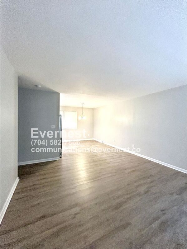Building Photo - 4421 McKinley Dr