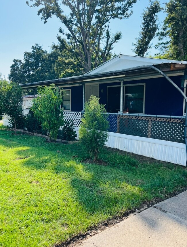 Building Photo - 491 E Sherwood Dr