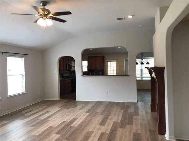 Building Photo - 300 Middle Creek Dr