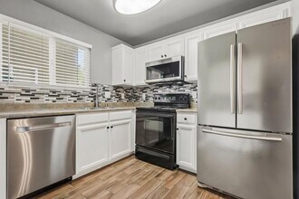 Building Photo - 2536 White Oak Pl