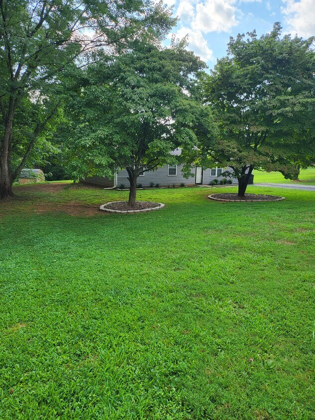 135 White Oak Dr, King, NC 27021 House Rental in King, NC