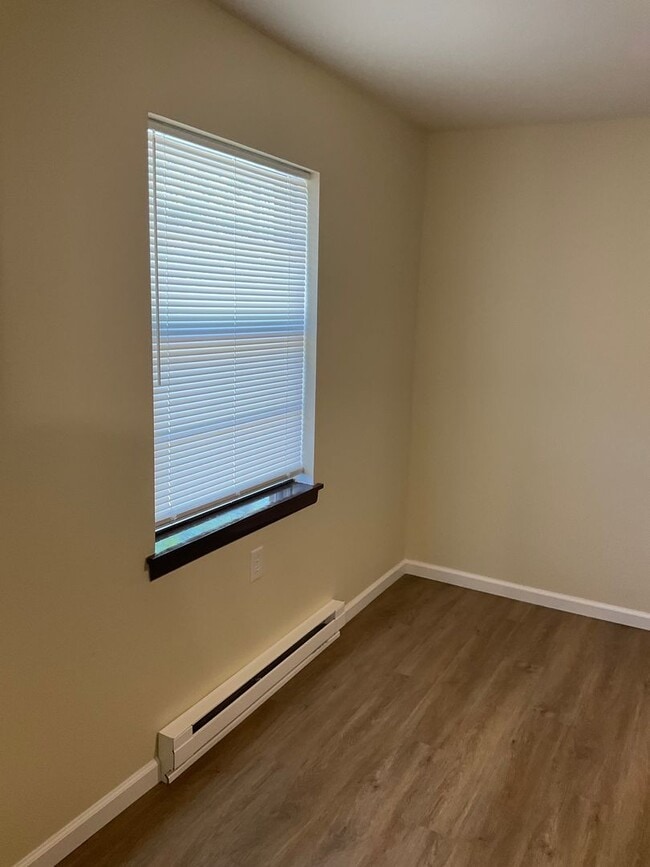 Building Photo - Deepwater Apartments