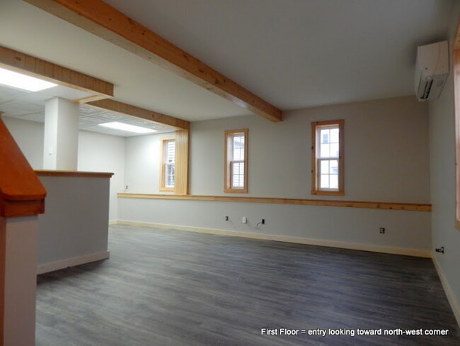 Building Photo - 29 School St