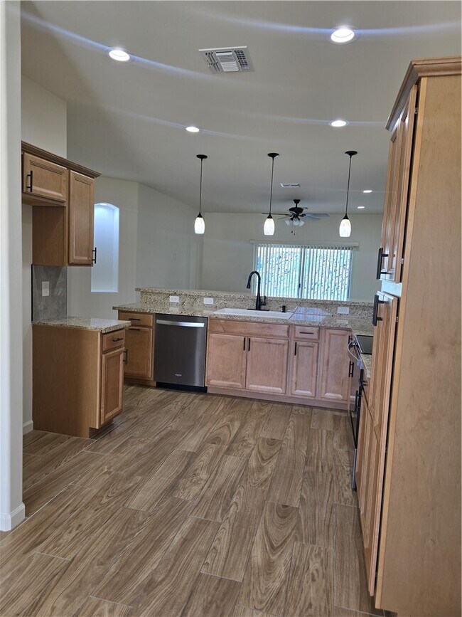 Foto del edificio - 2459 Davis Ridge Ave