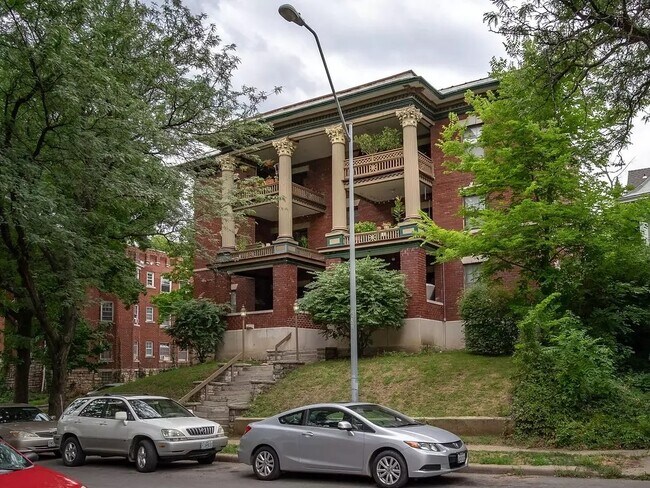 The Historic Colonial Apartments - 4154-4156 Harrison St - 4154 Harrison St
