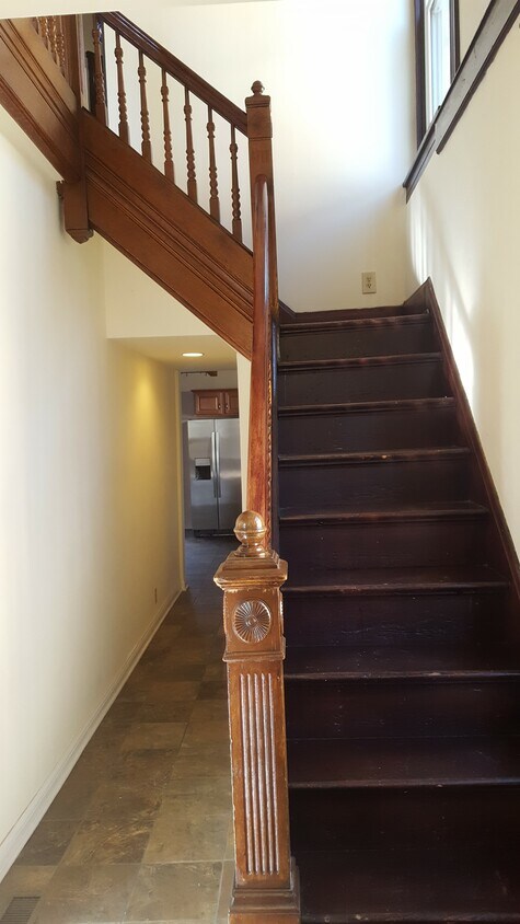 Building Photo - 4421 Floral Ave