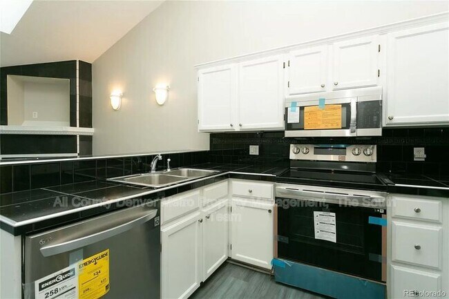 Foto del edificio - 9617 W Chatfield Ave