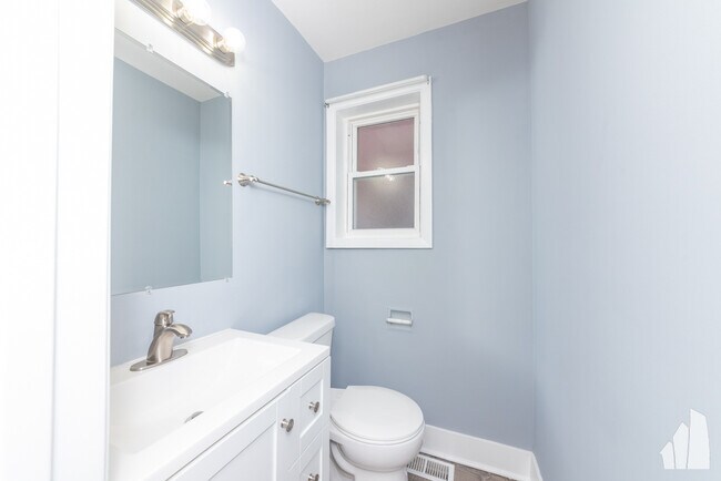 Foto del edificio - 6140 N Winthrop Ave
