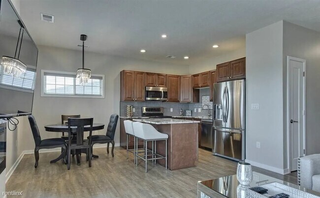 Foto del edificio - 2 br, 2 bath Condo - 5933 North 158th Cour...