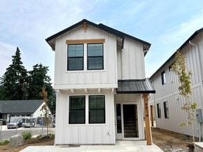 Building Photo - 9905 NE 46th Ct