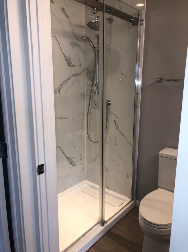 Bathroom - 512 14th St SE