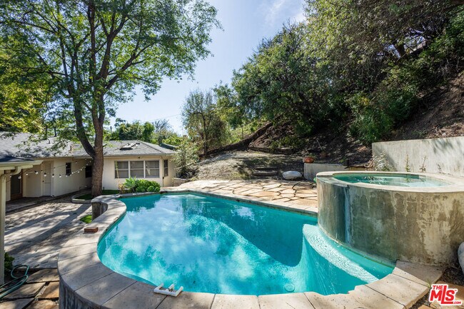 Foto del edificio - 19439 Oxnard St