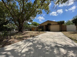 Building Photo - 529 Hibiscus Way