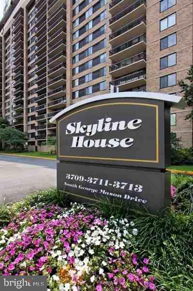 Foto principal - 3709 S George Mason Dr