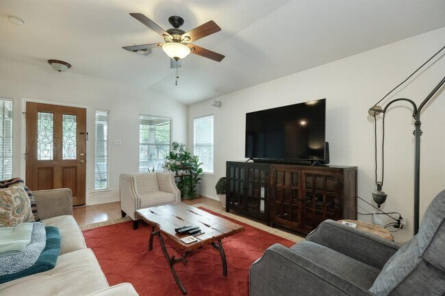 Building Photo - 205 Gila Cliff Dr