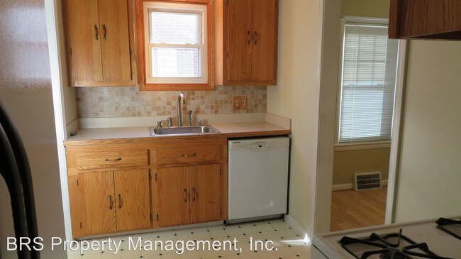 Building Photo - 3 br, 1 bath House - 22910 Oakwood Ave.