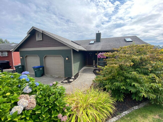 Building Photo - Spacious 4-bedroom with Panoramic Deck Nex...
