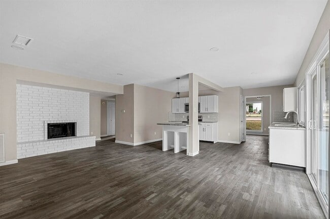 Building Photo - 4904 Watkins Dr