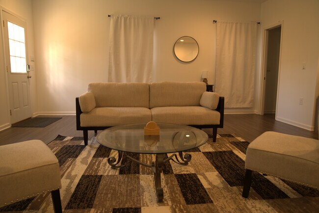 Foto del edificio - 3100 Dogwood Dr