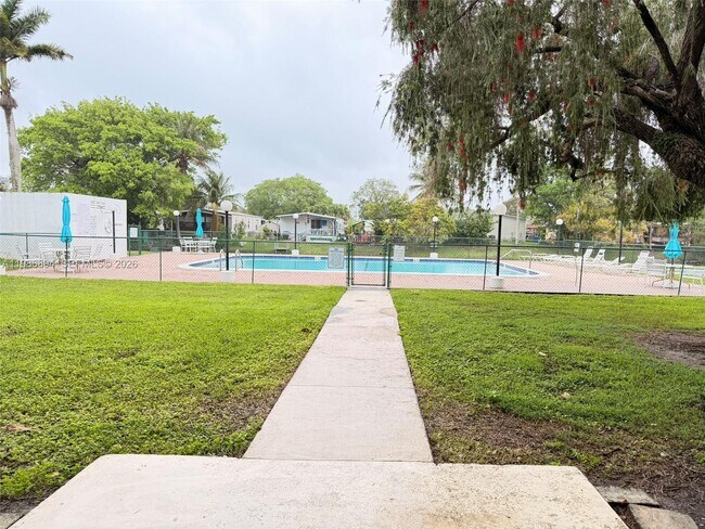 Foto del edificio - 6503 Winfield Blvd