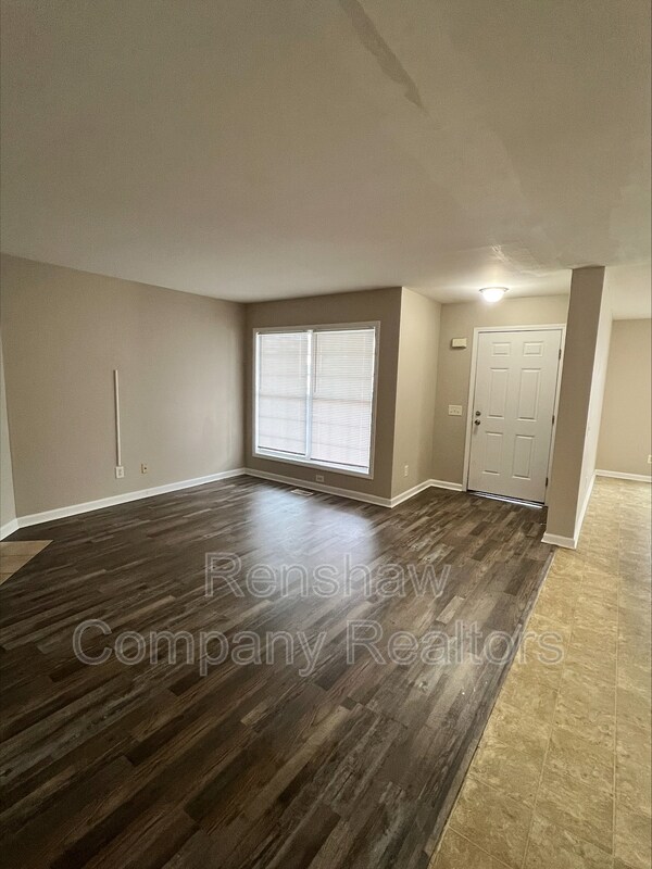 Building Photo - 121 Cloverdale St