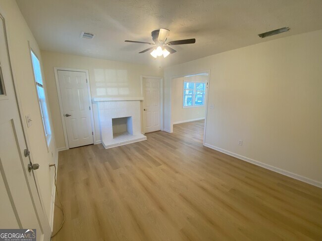 Foto del edificio - 402 North Marietta Pkwy NE