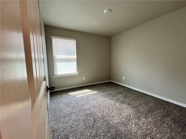 Building Photo - 7637 Bullrider Dr