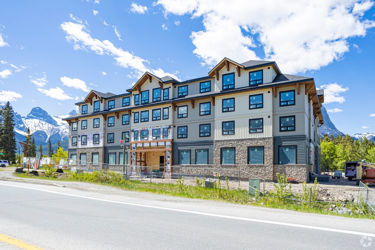 Building Photo - Spring Creek Manor