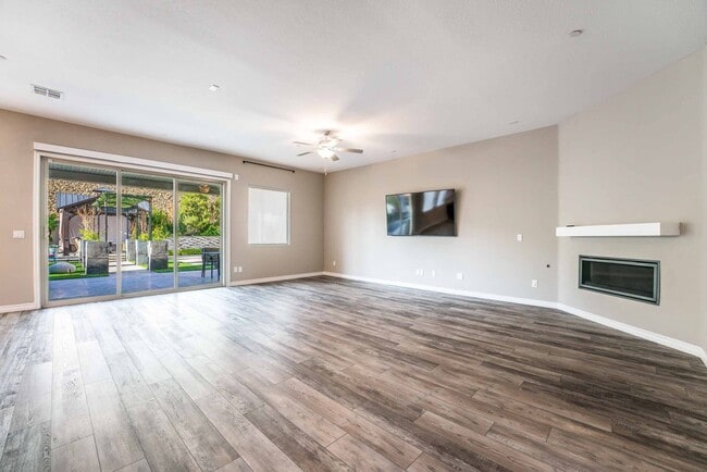 Building Photo - A stunning 4 Bedroom home nestled in the prestigious community in Henderson!