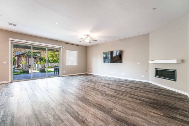 Foto del edificio - A stunning 4 Bedroom home nestled in the prestigious community in Henderson!